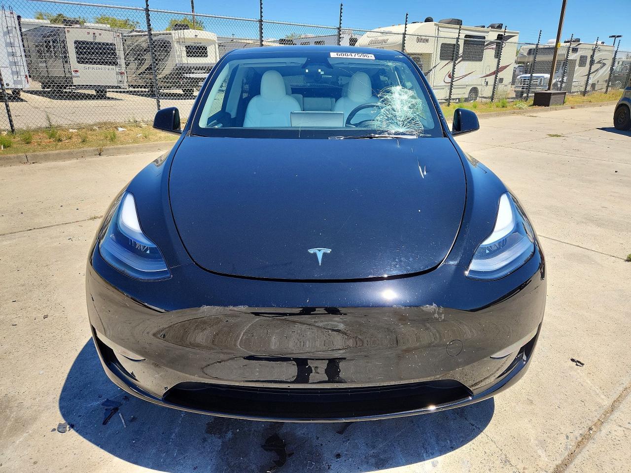 2025 Tesla Model Y - zdjęcie 5