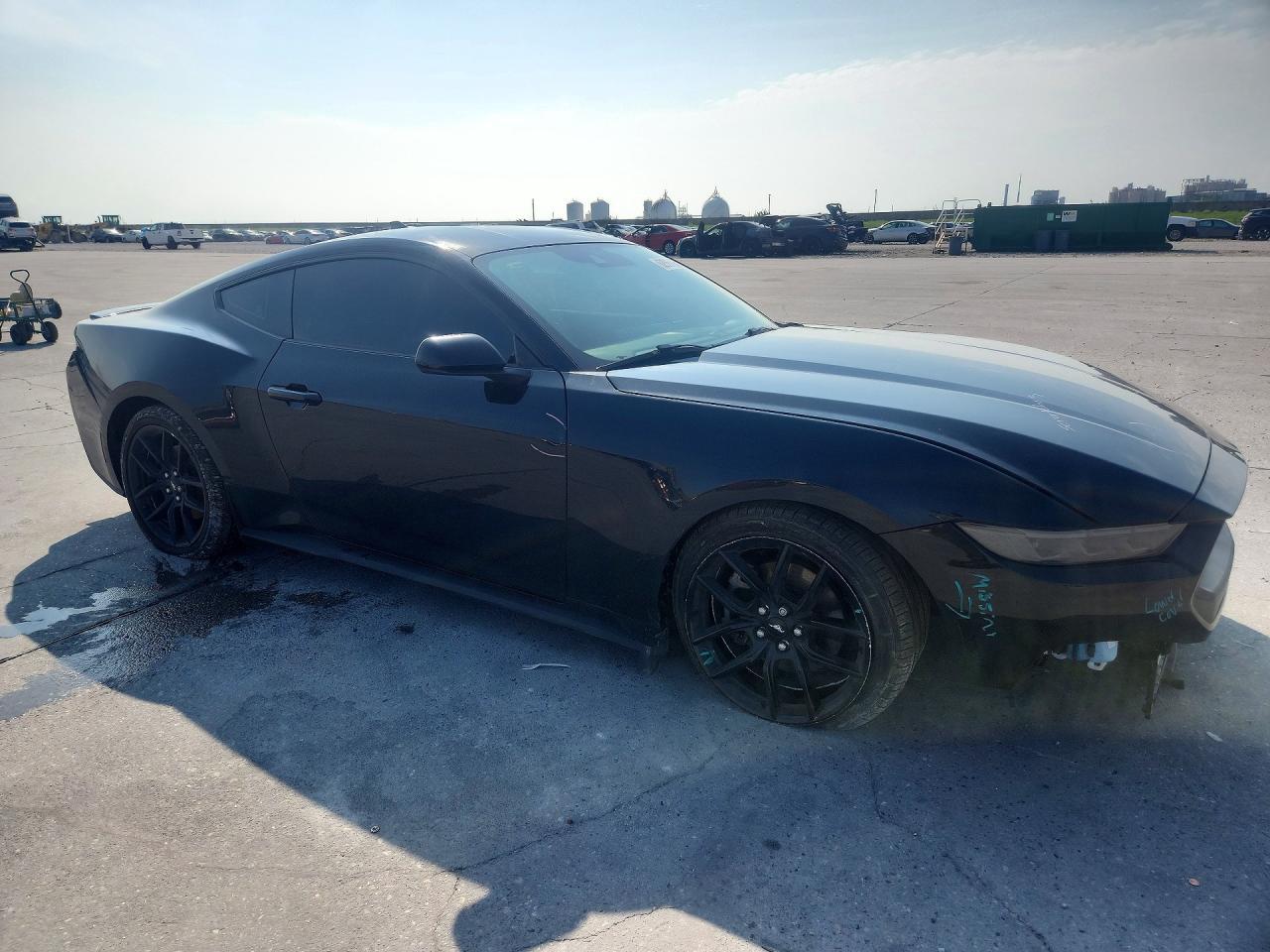 2025 Ford Mustang - zdjęcie 4
