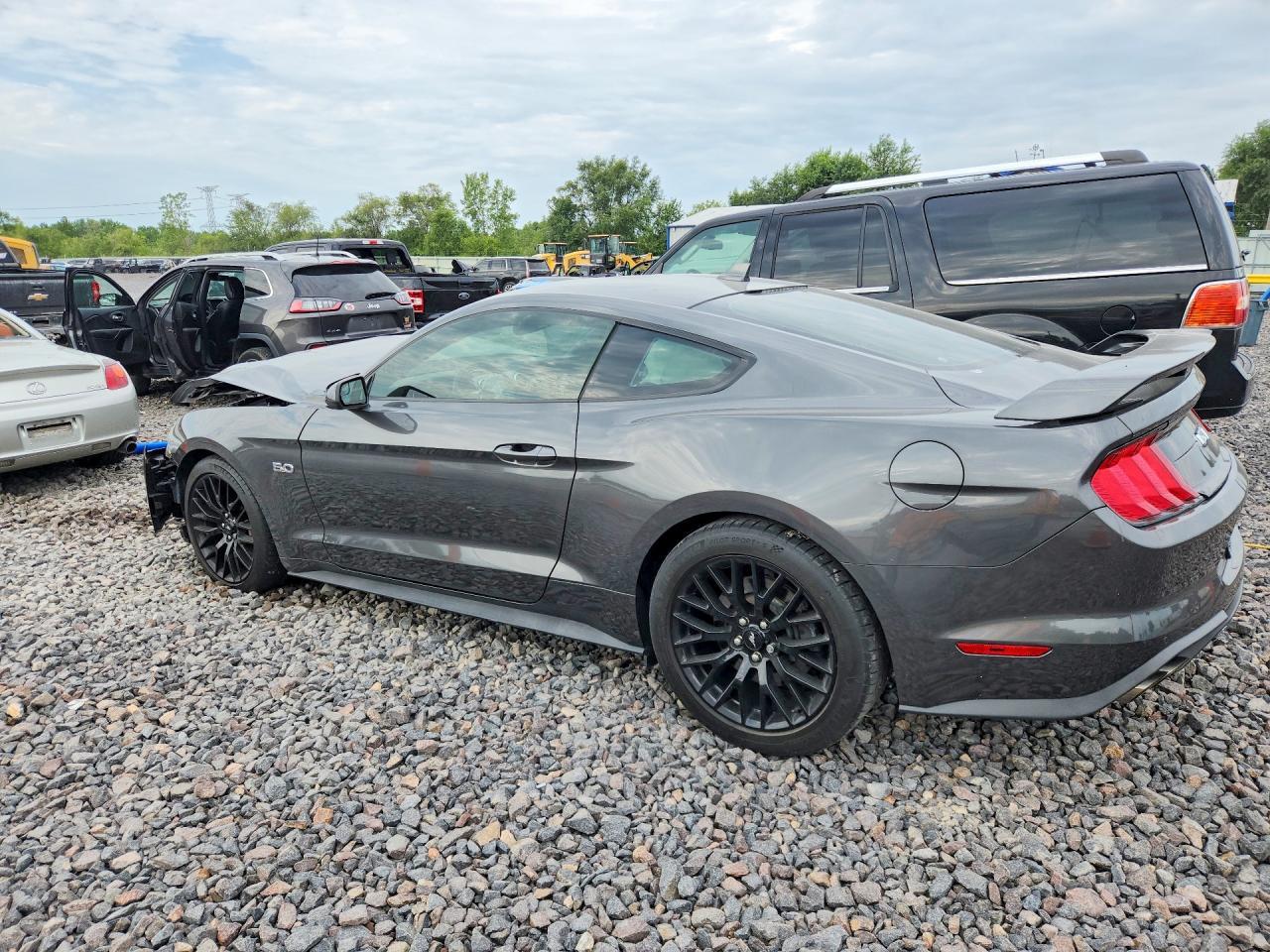 2020 Ford Mustang Gt - zdjęcie 2