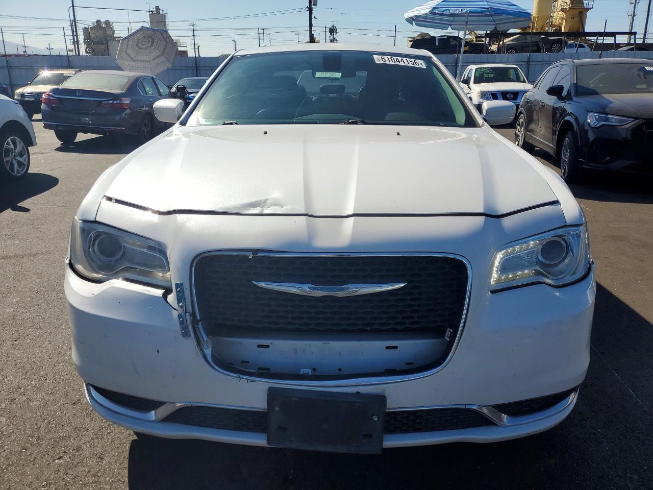 2015 Chrysler 300 Limited - zdjęcie 5
