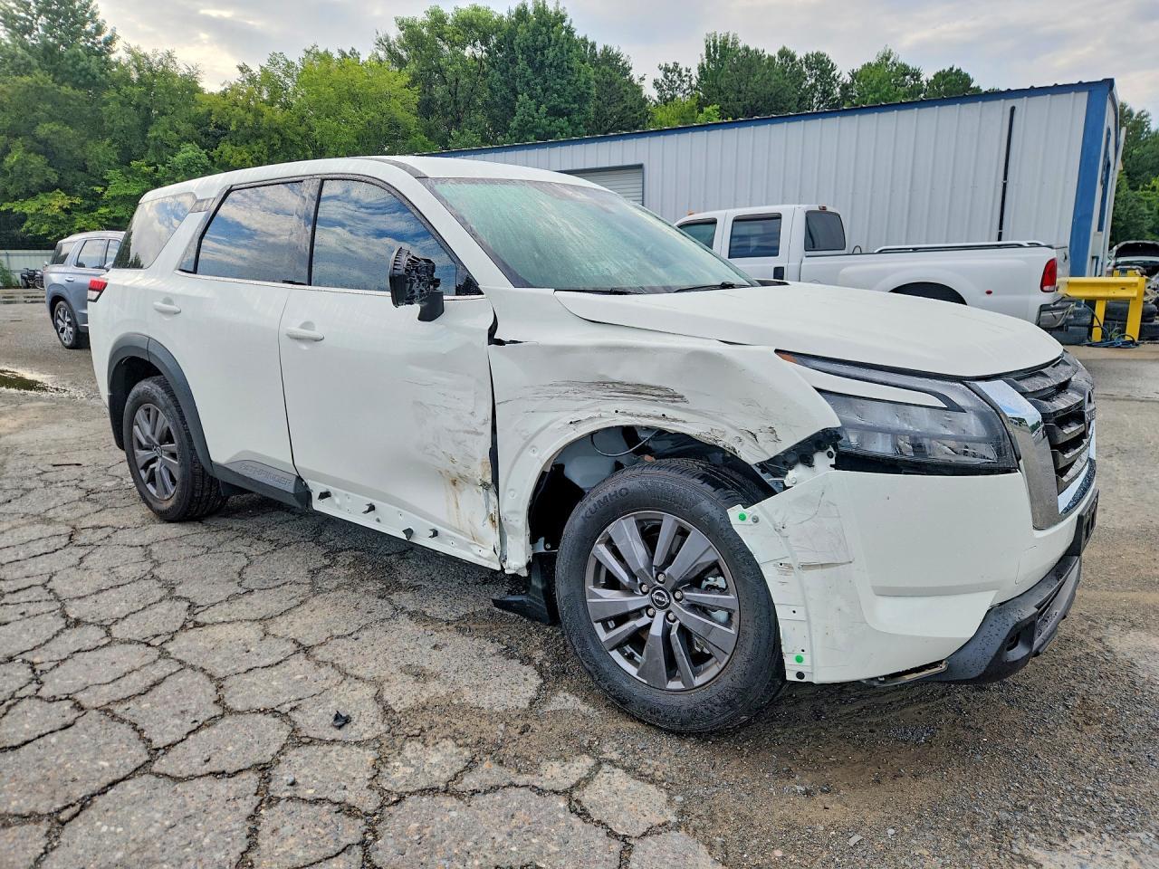 2025 Nissan Pathfinder S - zdjęcie 4