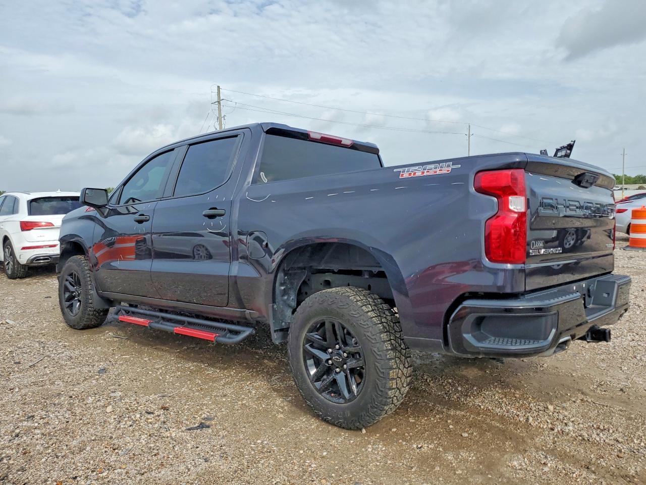 2024 Chevrolet Silverado K1500 Trail Boss Custom - zdjęcie 2