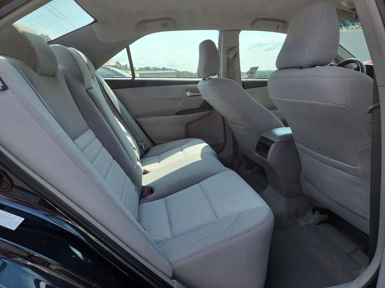 2015 Toyota Camry Le - zdjęcie 10