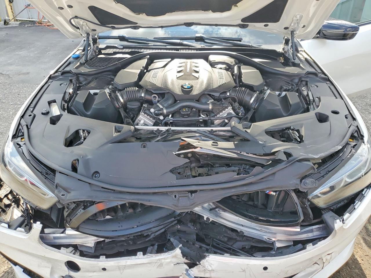 2024 BMW Seria 8 M850i - zdjęcie 11