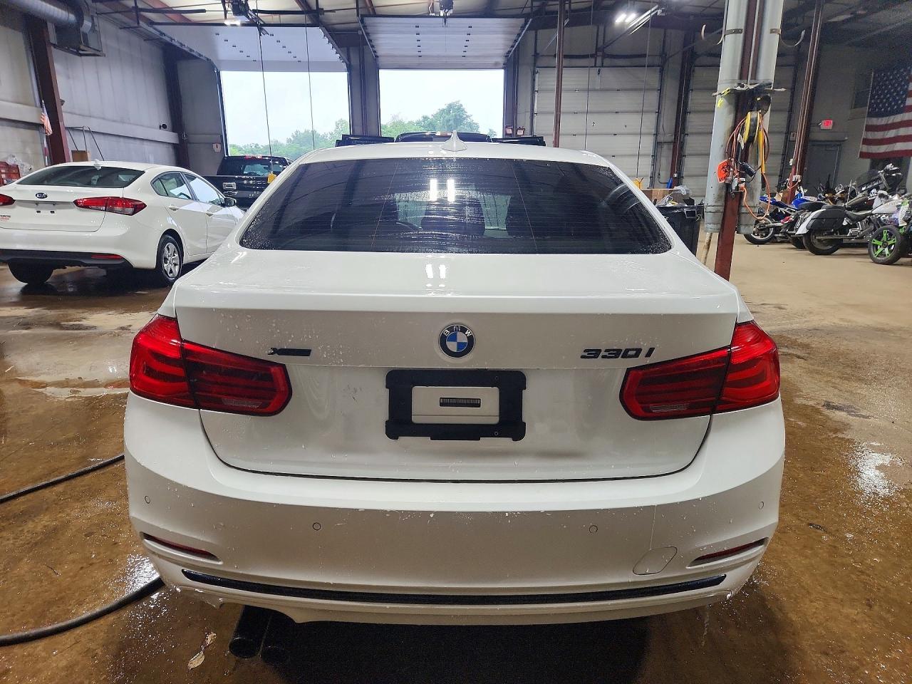 2017 BMW Seria 3 330i - zdjęcie 6