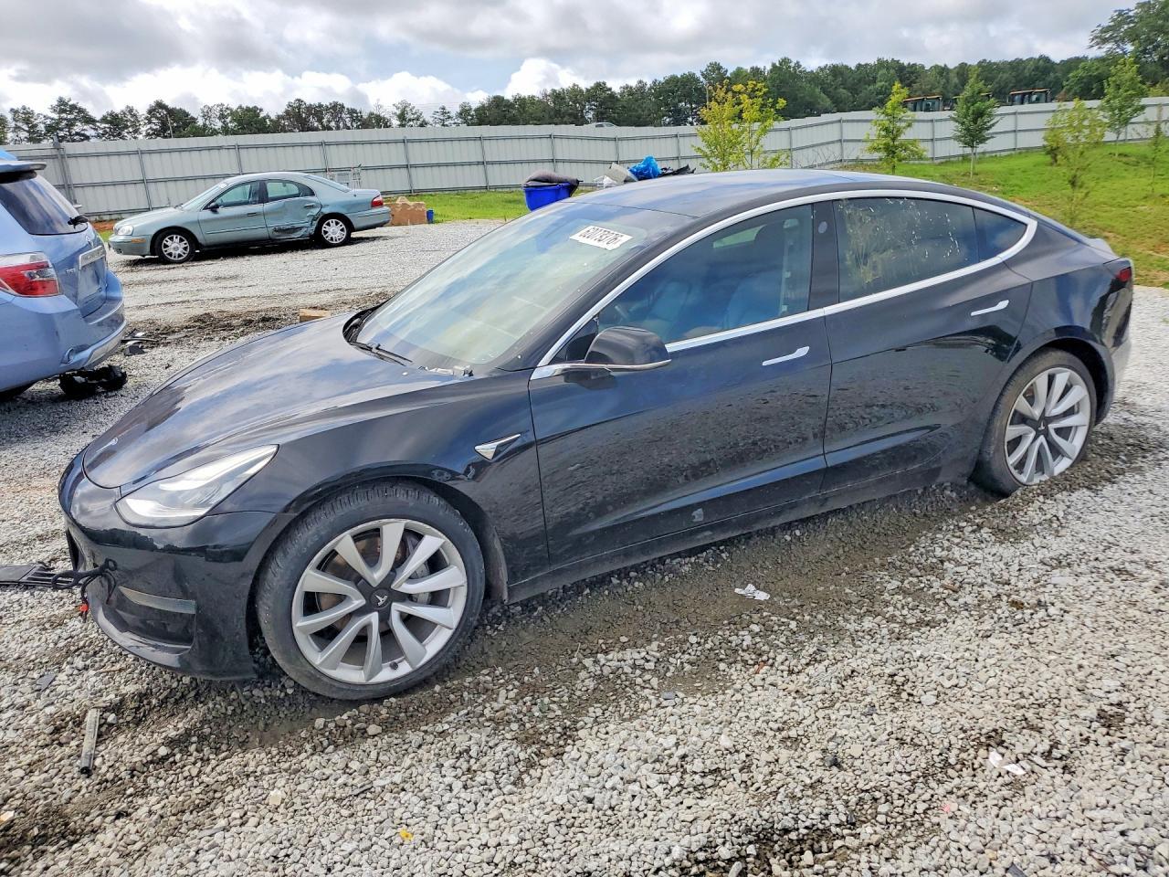2020 Tesla Model 3 - zdjęcie główne