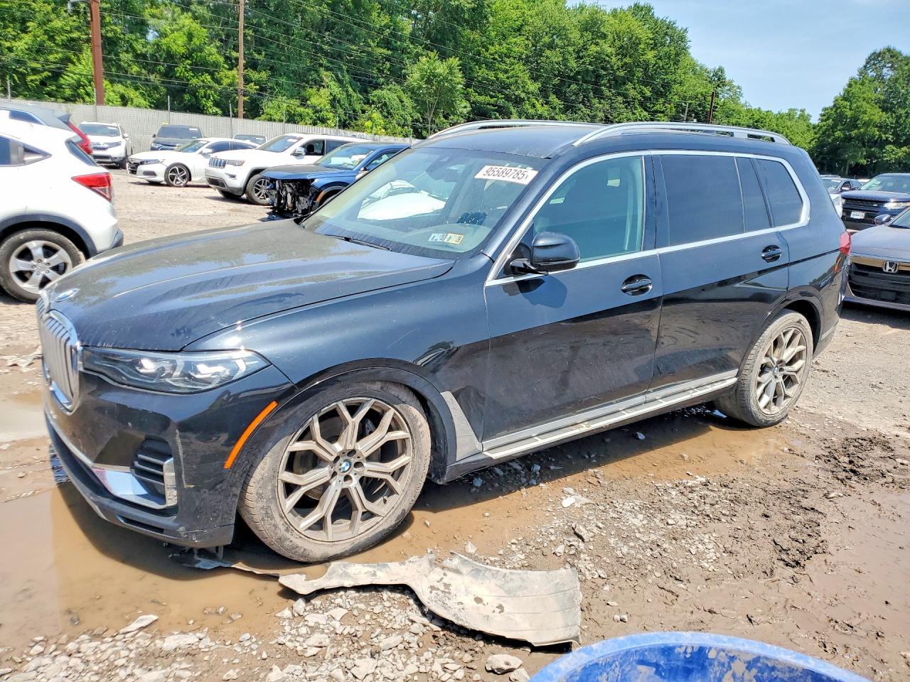 2021 BMW X7 xDrive40I - zdjęcie główne