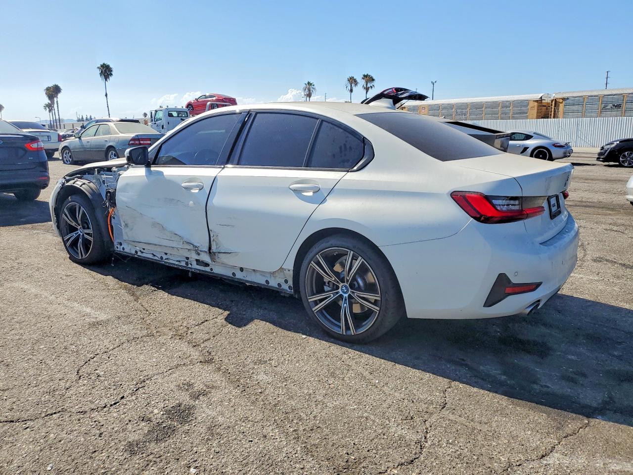 2022 BMW 330E - zdjęcie 2