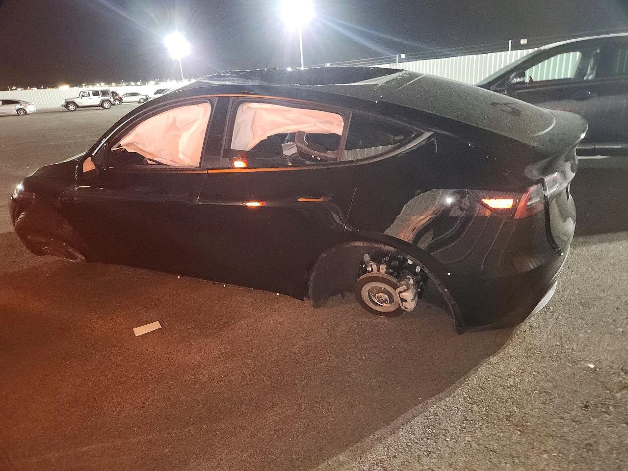 2024 Tesla Model Y - zdjęcie 2