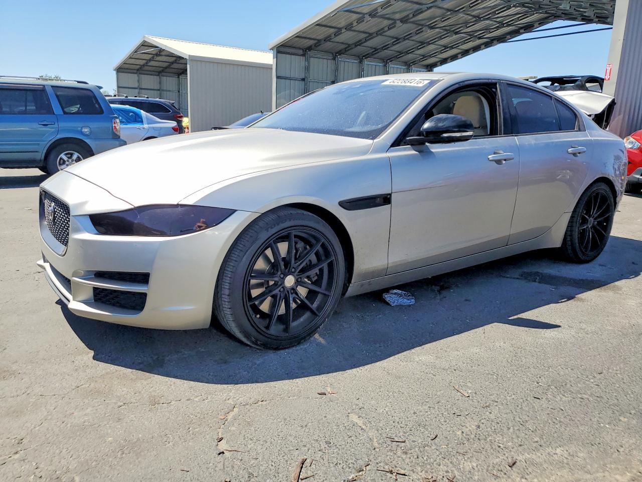 2017 Jaguar Xe Premium - zdjęcie główne