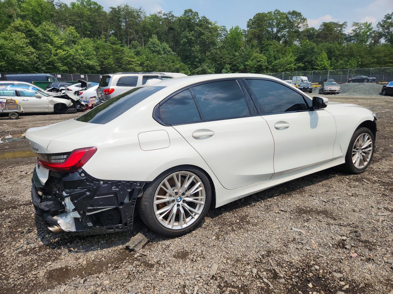 2023 BMW Seria 3 330i - zdjęcie 3