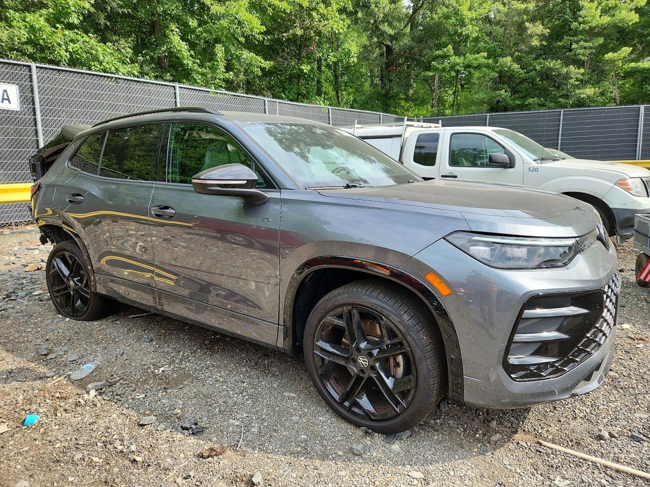 2025 Volkswagen Tiguan Se R-Line Black - zdjęcie 4