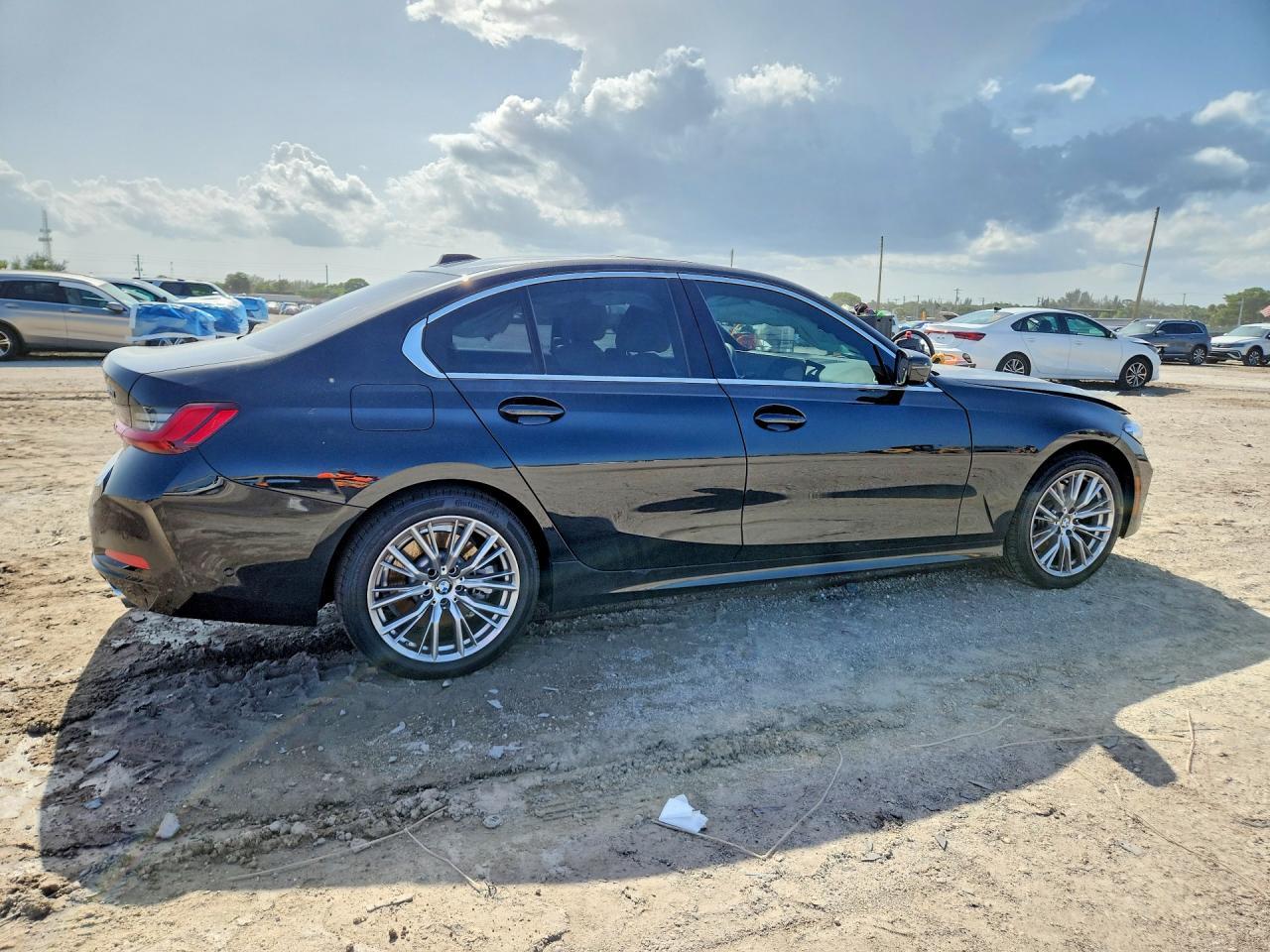 2024 BMW 330I - zdjęcie 3