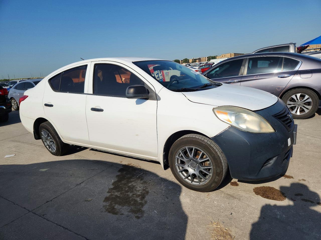 2013 Nissan Versa 1.6 S - zdjęcie 4