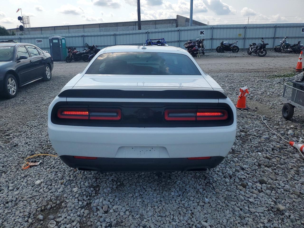 2015 Dodge Challenger R - zdjęcie 6