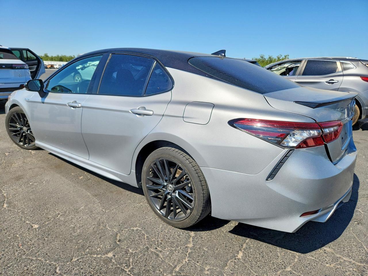 2021 Toyota Camry Xse - zdjęcie 2