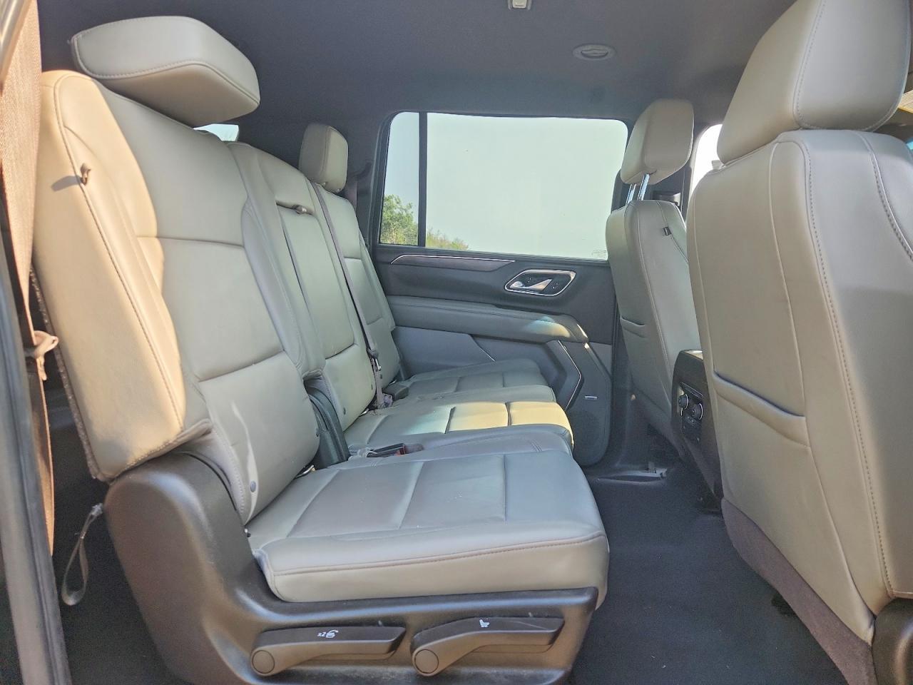 2021 Chevrolet Suburban K1500 Lt - zdjęcie 11