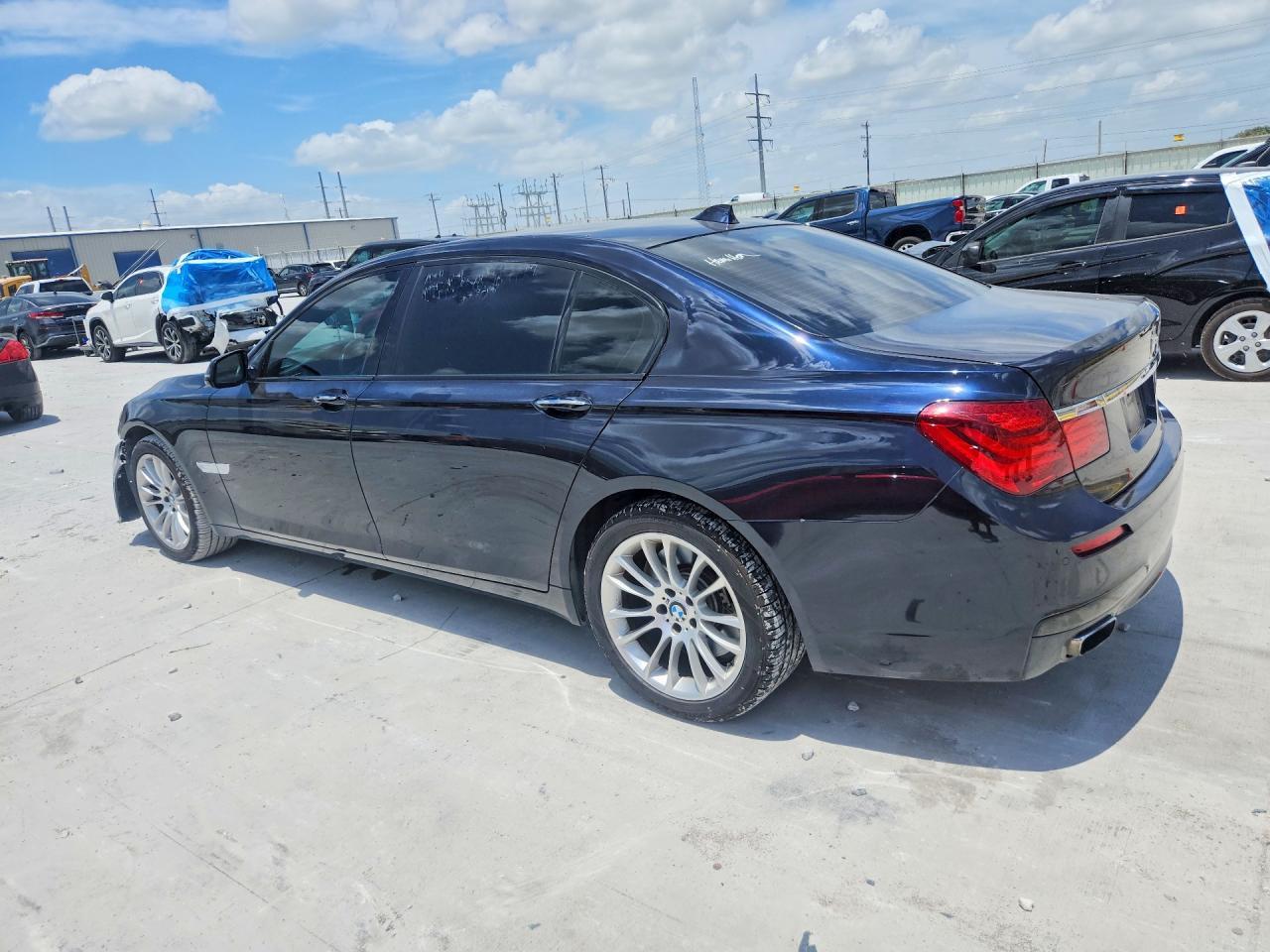 2014 BMW 750 Li - zdjęcie 2