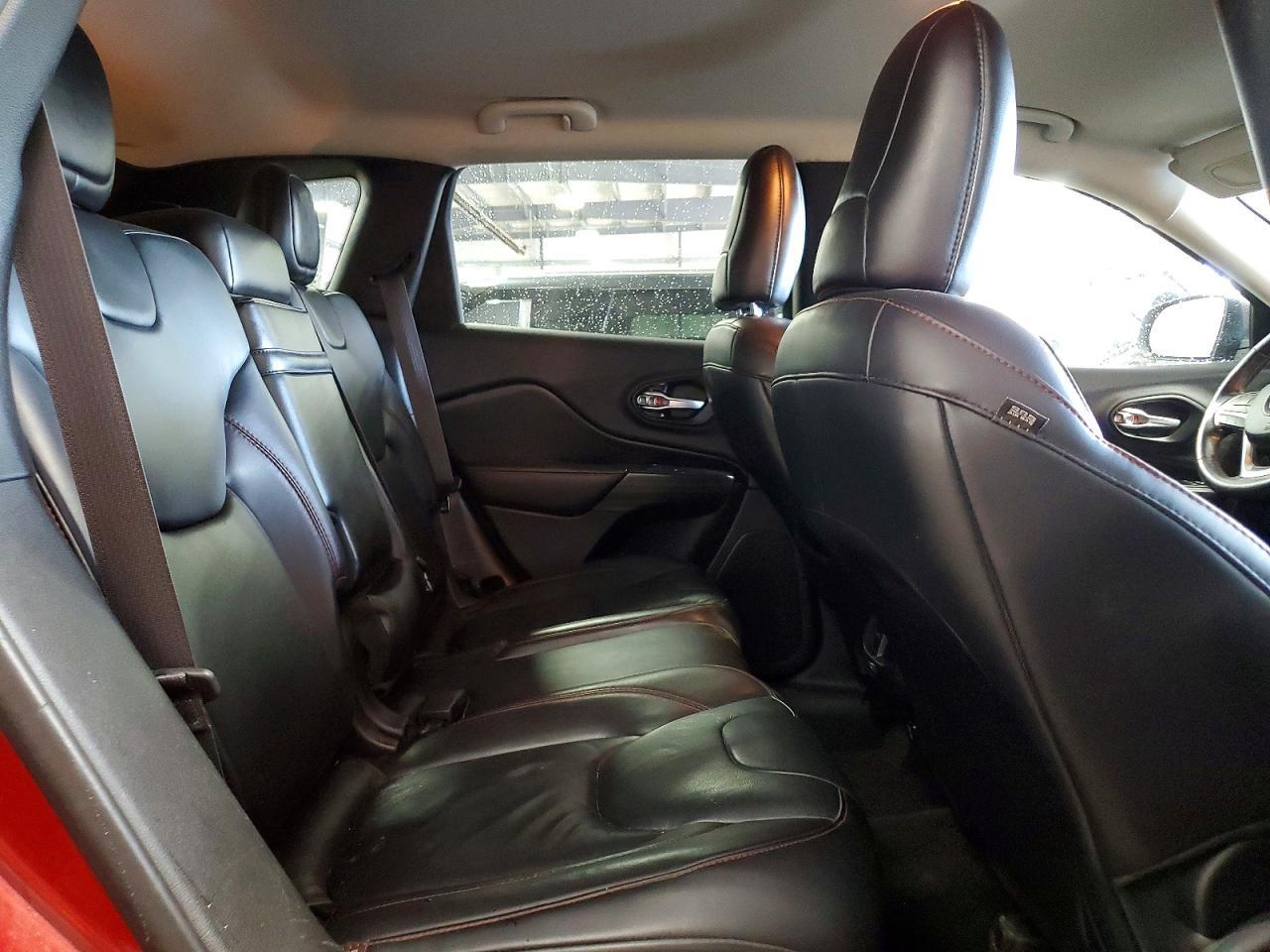 2016 Jeep Cherokee Trailhawk - zdjęcie 11
