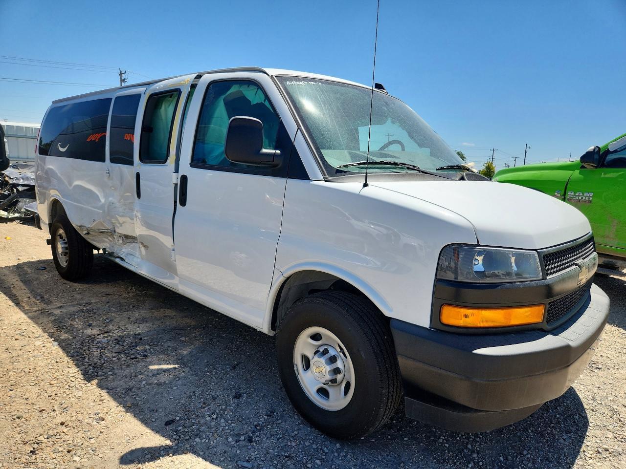 2025 Chevrolet Express G3500 Ls Passenger Van - zdjęcie 4