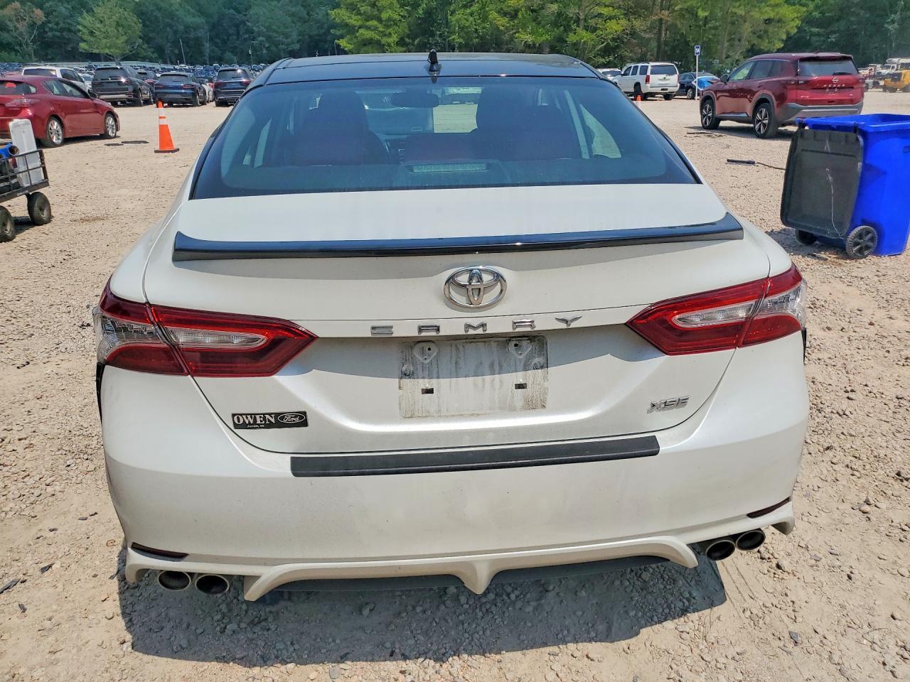 2020 Toyota Camry Xse - zdjęcie 6