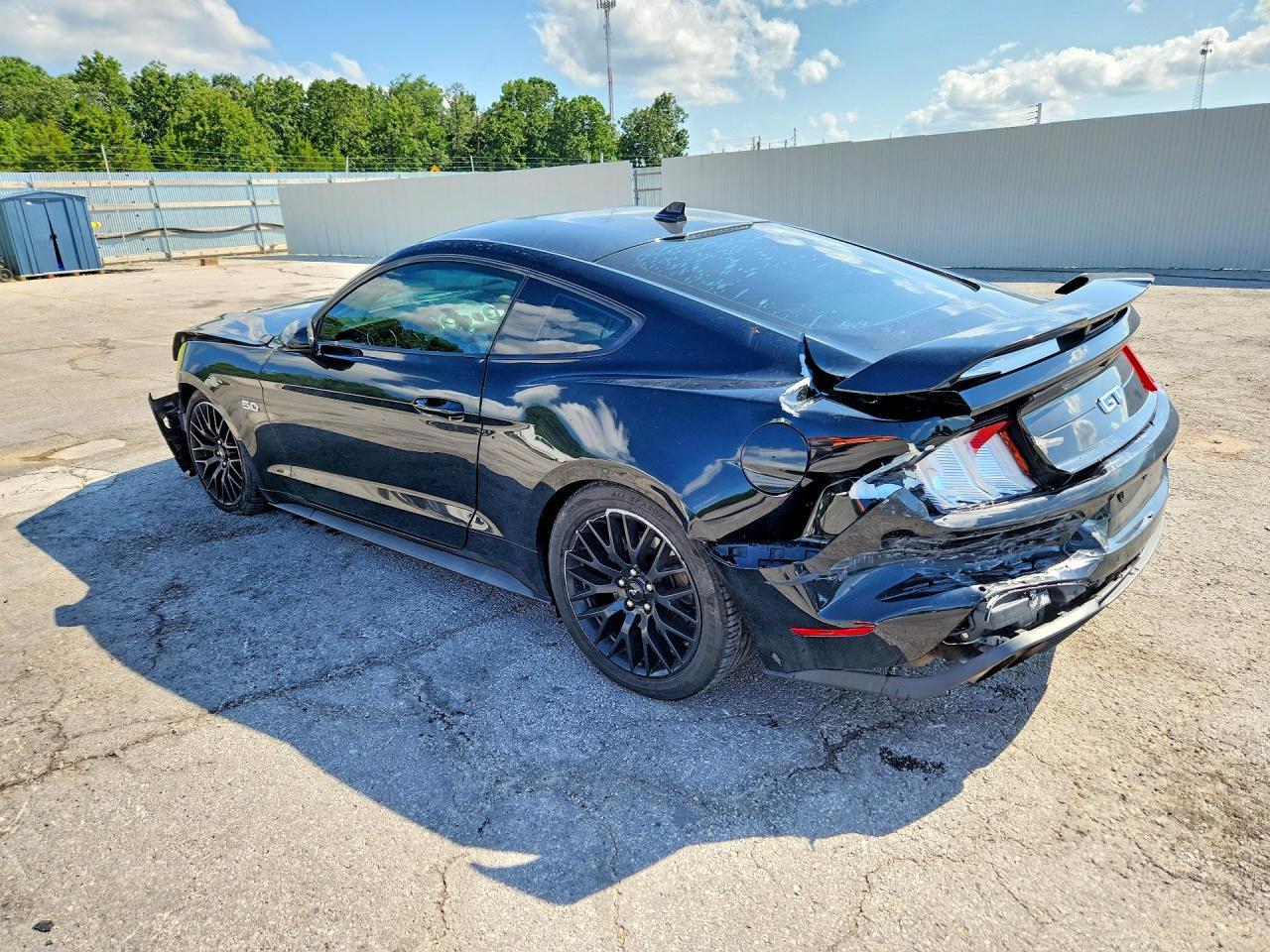 2020 Ford Mustang Gt - zdjęcie 2