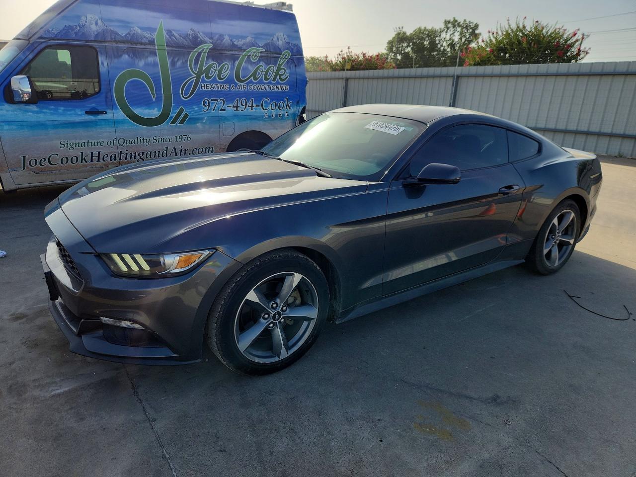 2017 Ford Mustang - zdjęcie główne