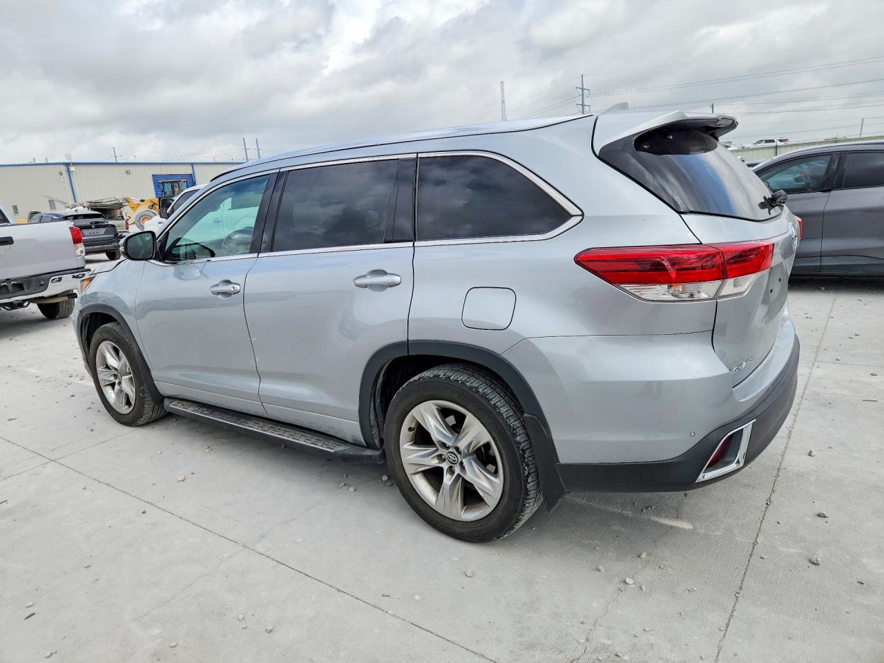 2017 Toyota Highlander Limited - zdjęcie 2