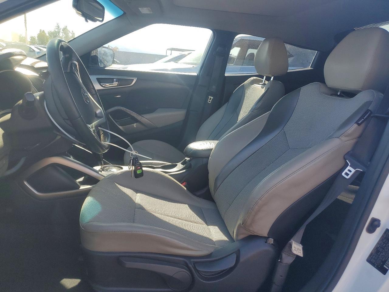 2013 Hyundai Veloster Base - zdjęcie 7
