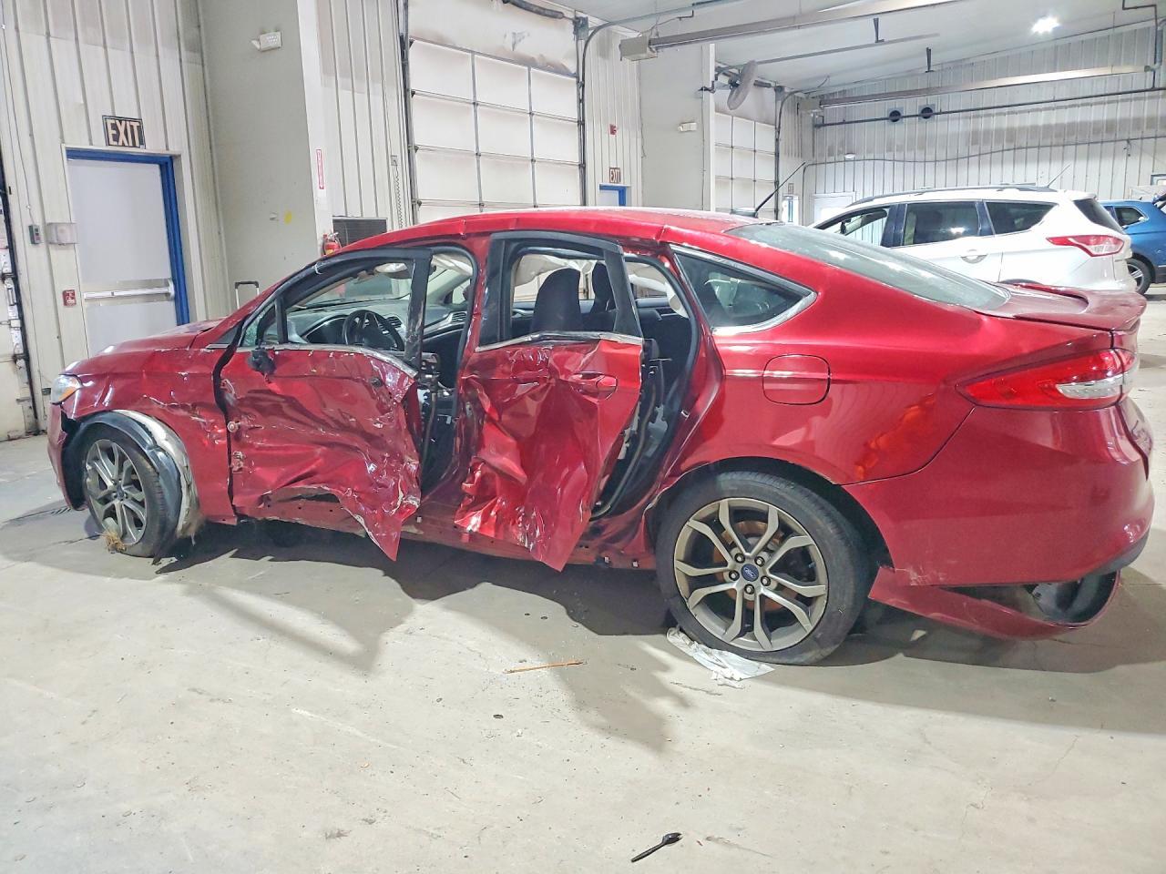 2017 Ford Fusion S - zdjęcie 2