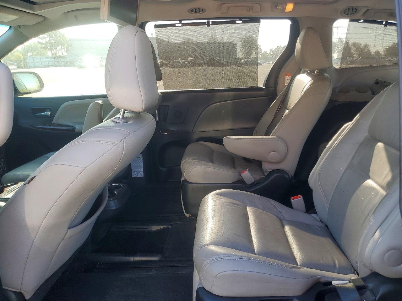 2015 Toyota Sienna Limited Premium 7-Passenger - zdjęcie 10