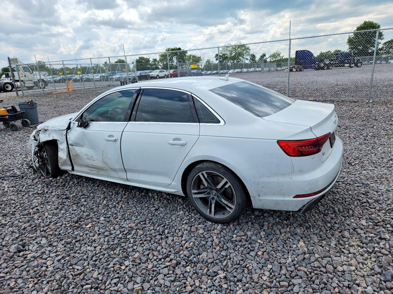 2017 Audi A4 Premium Plus - zdjęcie 2