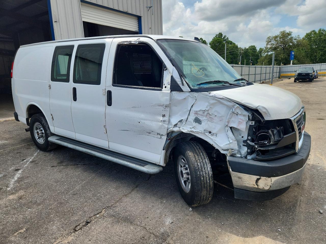 2022 GMC Savana G2500 - zdjęcie 4