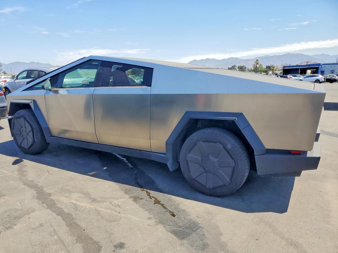 2024 Tesla Cybertruck - zdjęcie 2