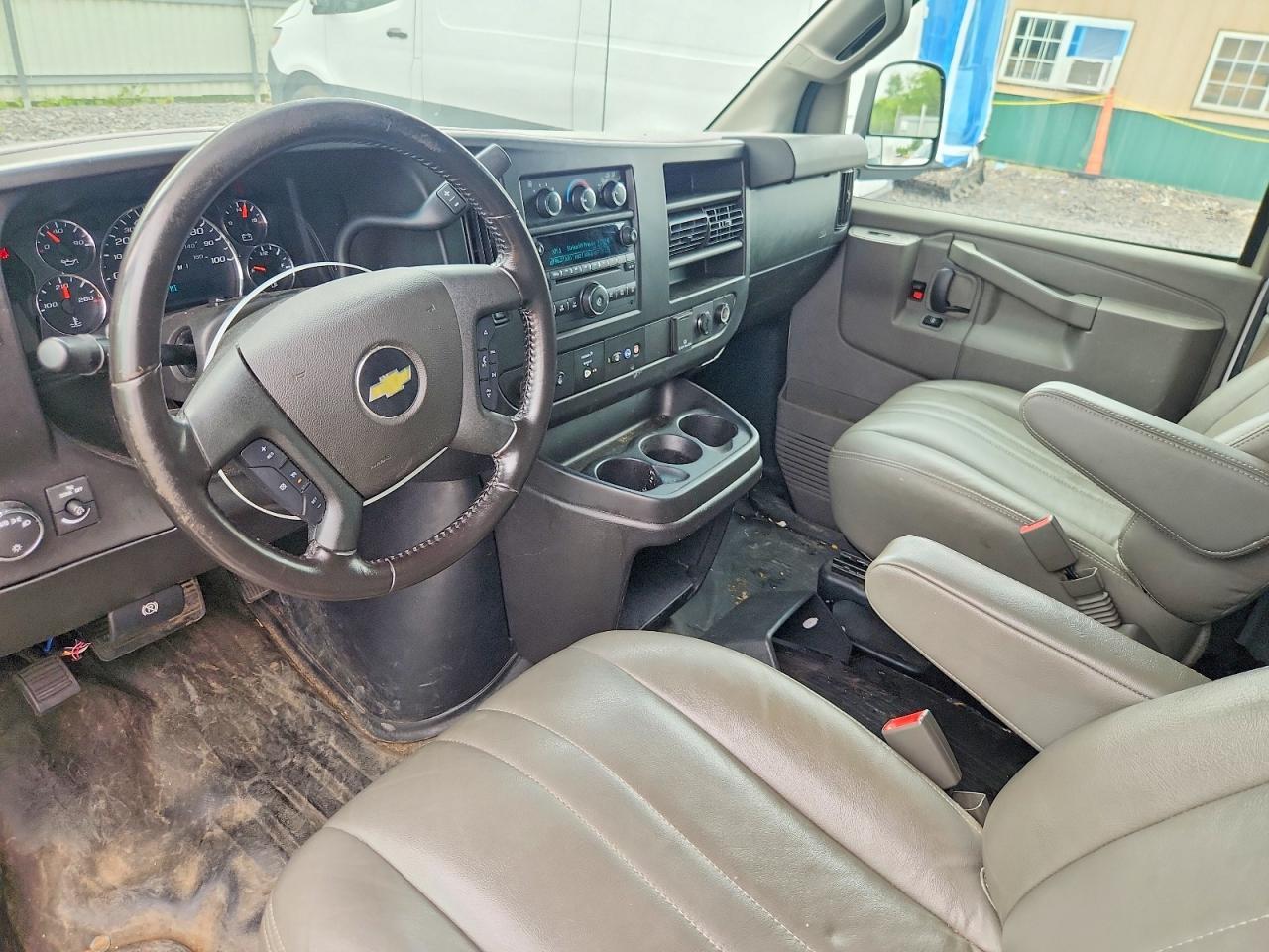 2020 Chevrolet Express G2500 - zdjęcie 8