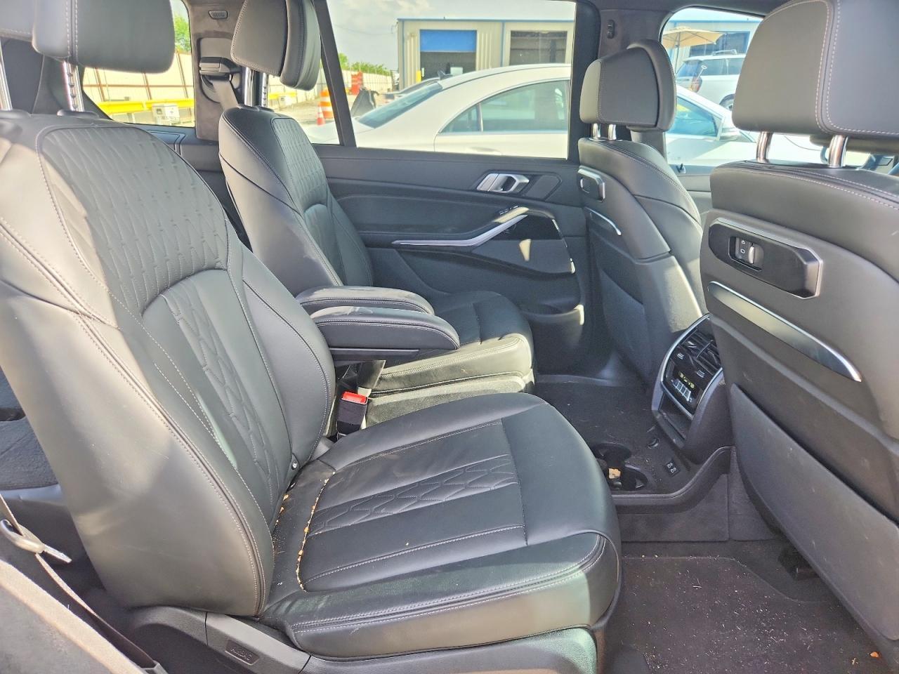 2025 BMW X7 xDrive40I - zdjęcie 11