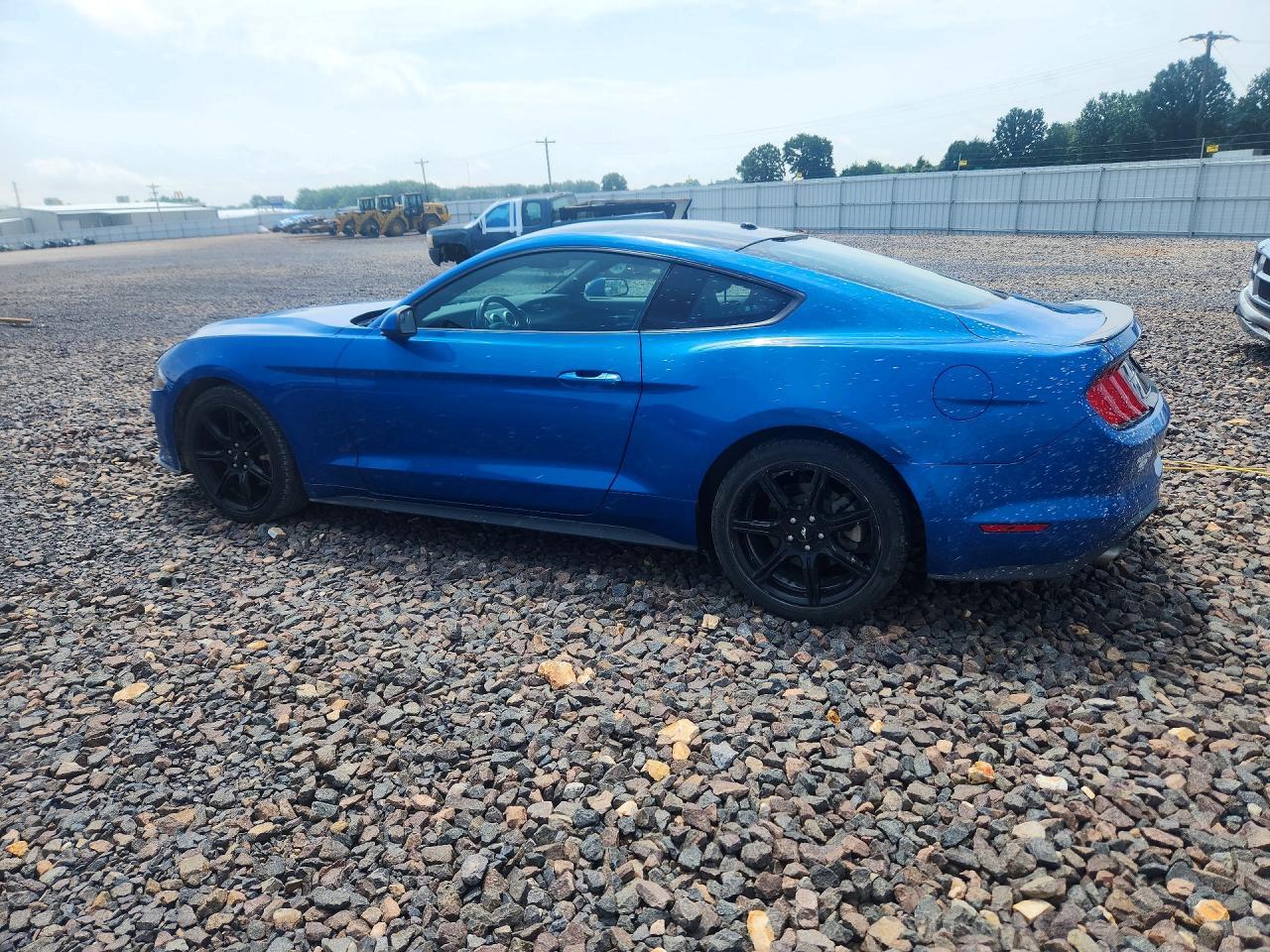 2019 Ford Mustang - zdjęcie 2