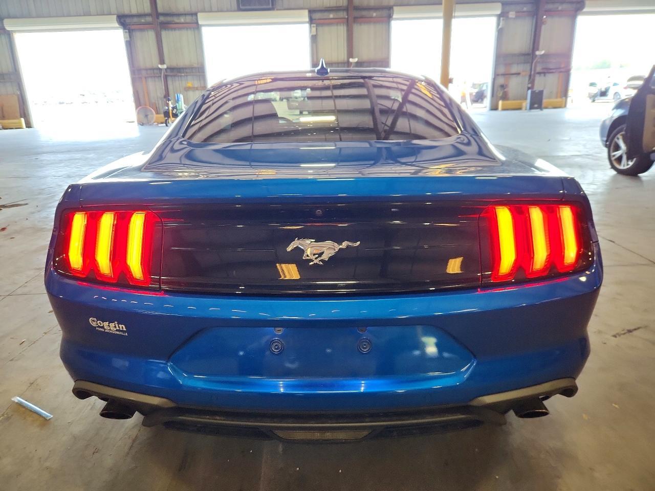 2021 Ford Mustang - zdjęcie 6