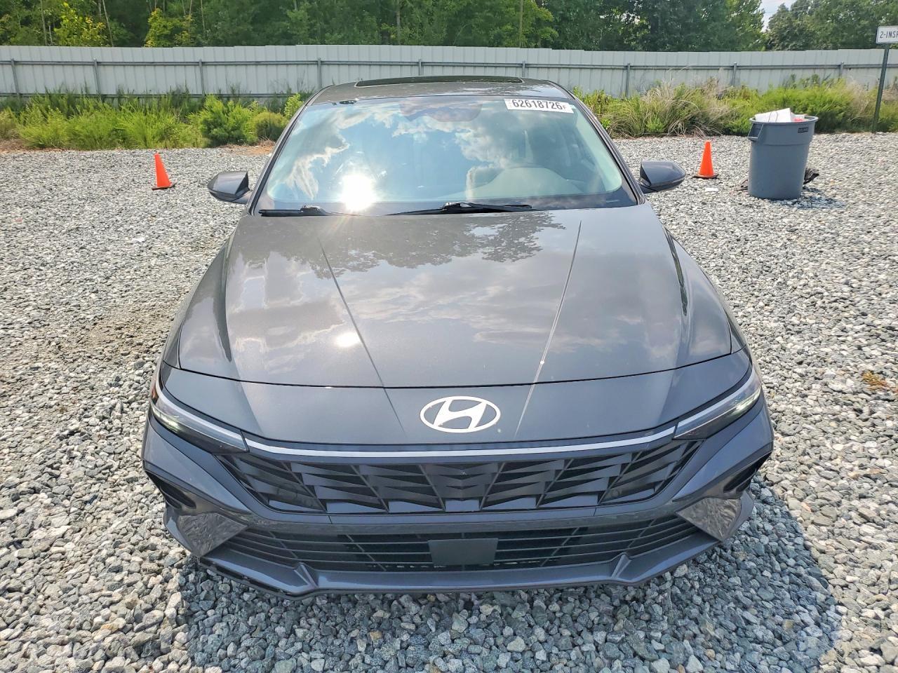 2025 Hyundai Elantra Limited - zdjęcie 5