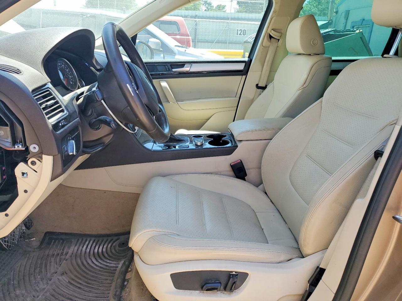 2016 Volkswagen Touareg Sport - zdjęcie 7
