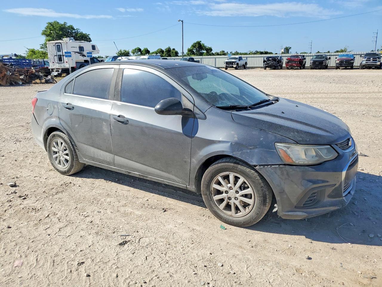 2017 Chevrolet Sonic Lt - zdjęcie 4