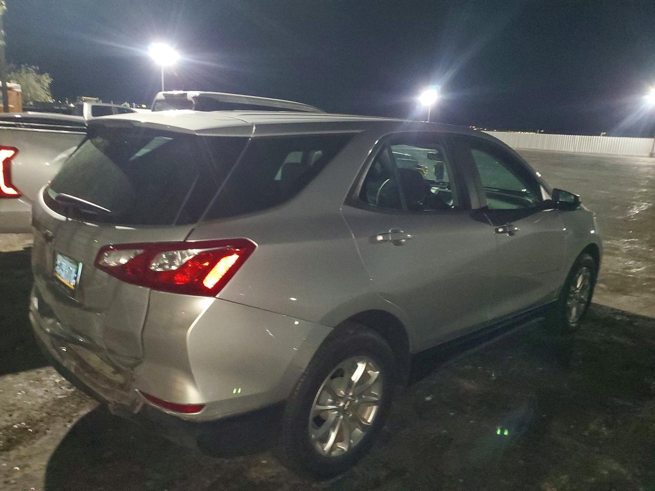 2020 Chevrolet Equinox Ls - zdjęcie 3