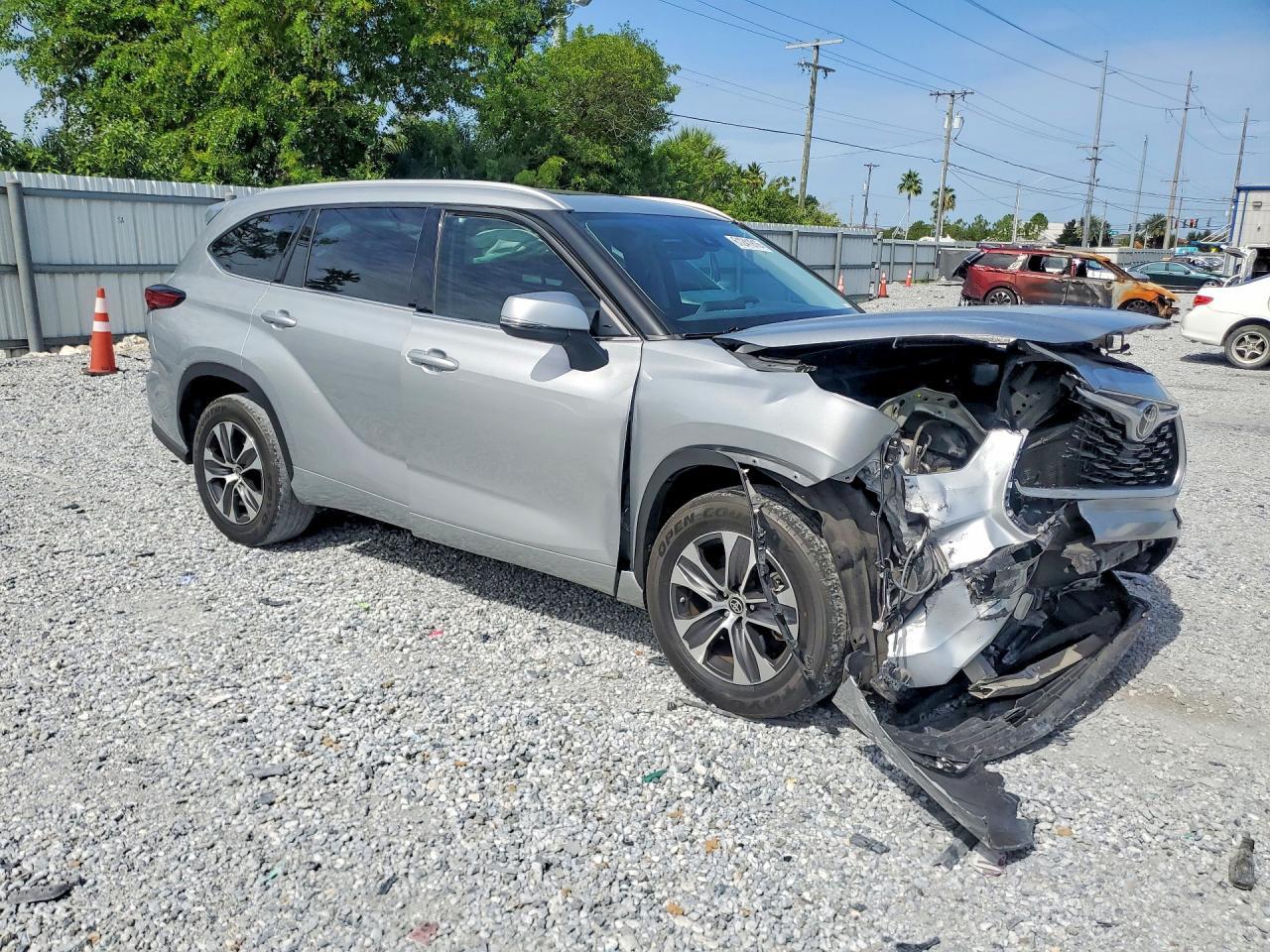 2022 Toyota Highlander Xle - zdjęcie 4