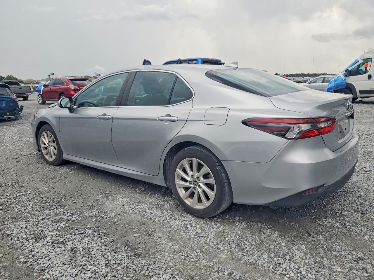 2023 Toyota Camry Le - zdjęcie 2