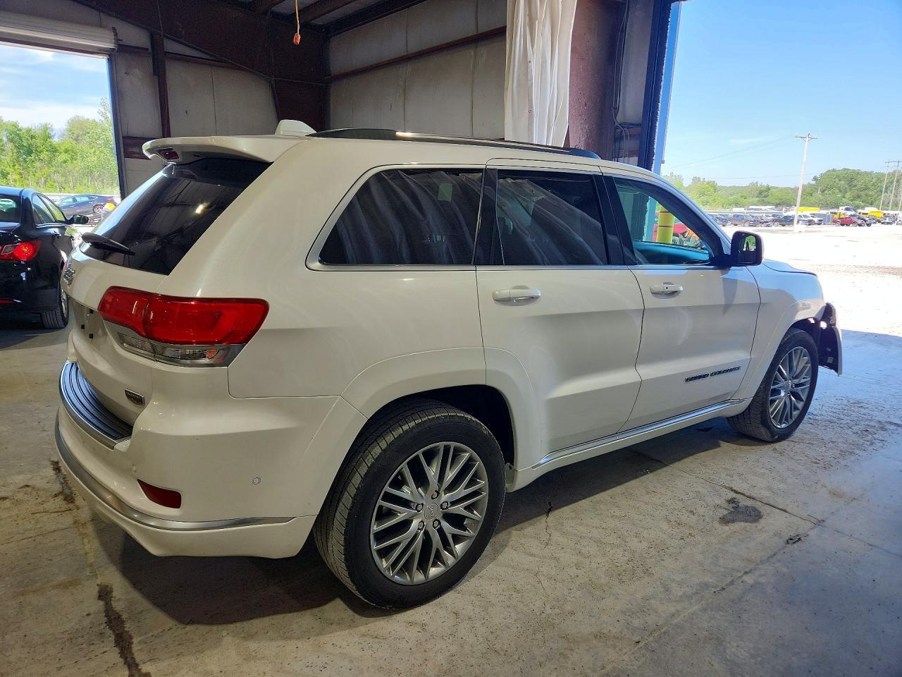 2017 Jeep Grand Cherokee Summit - zdjęcie 3