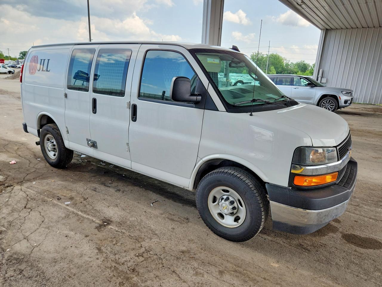 2024 Chevrolet Express G2500 - zdjęcie 4