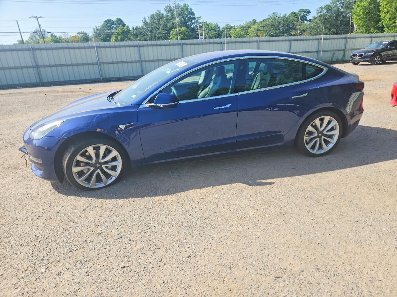 2019 Tesla Model 3 - zdjęcie główne