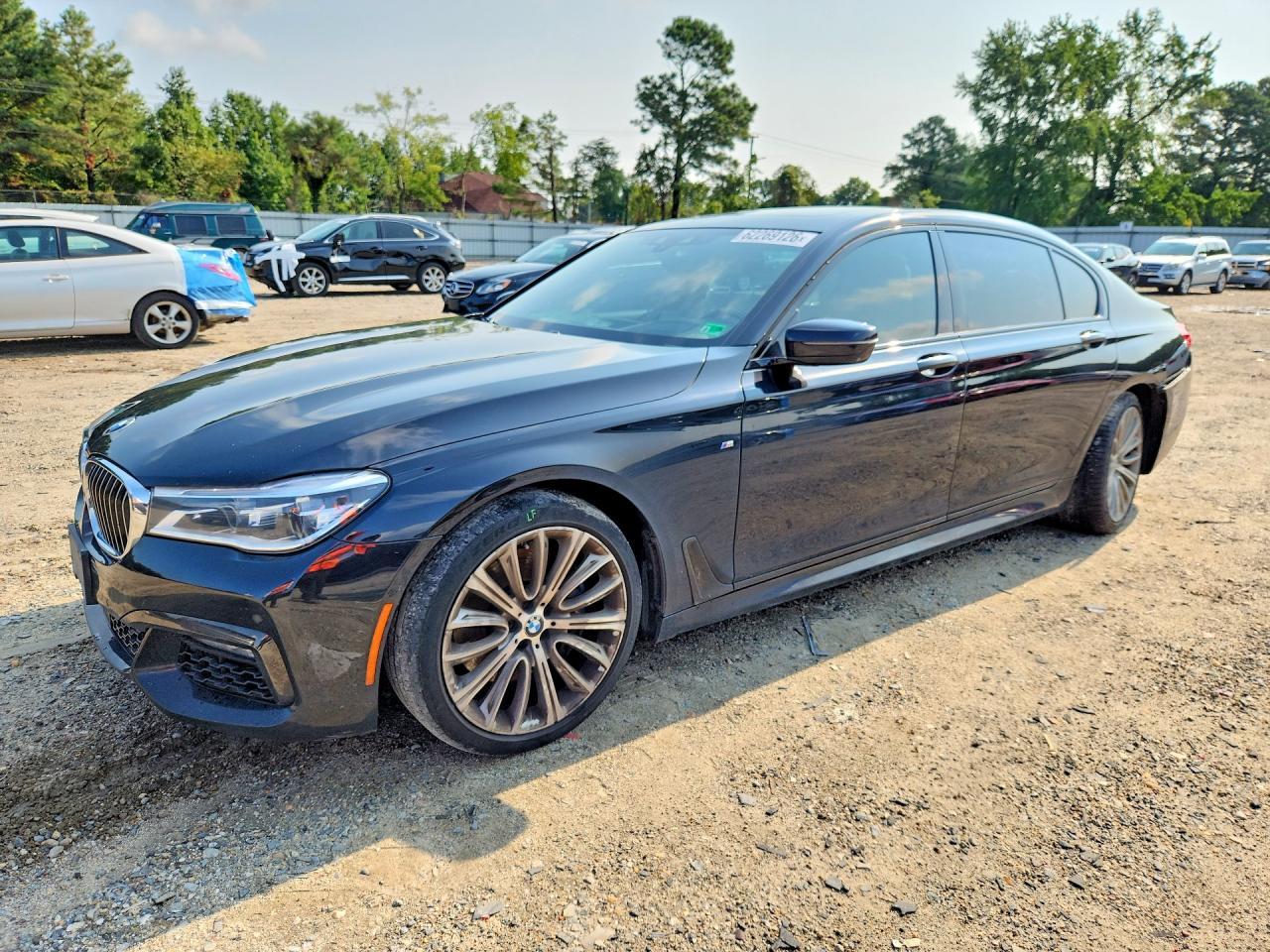 2018 BMW 750 I - zdjęcie główne