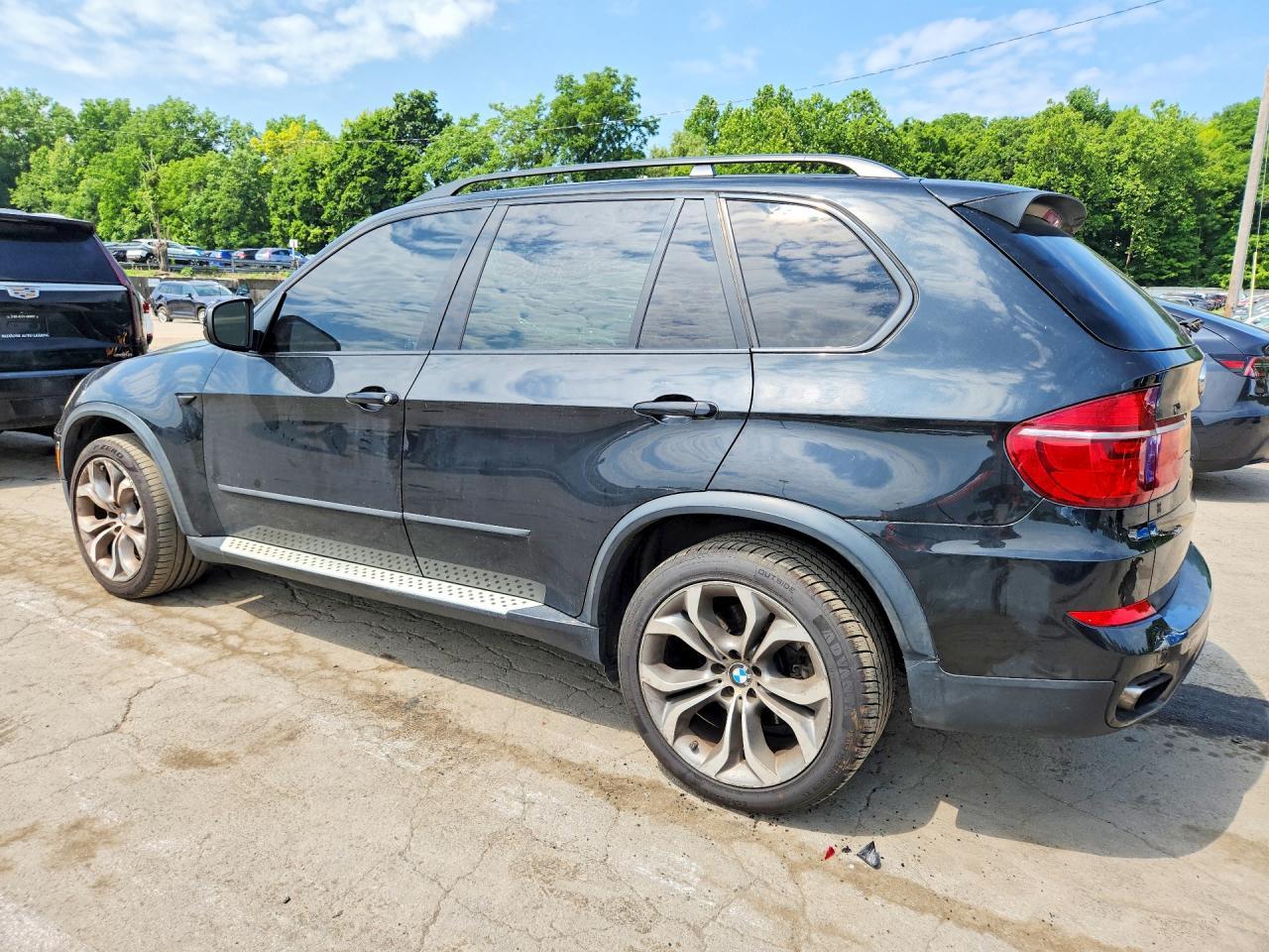 2013 BMW X5 xDrive50I - zdjęcie 2