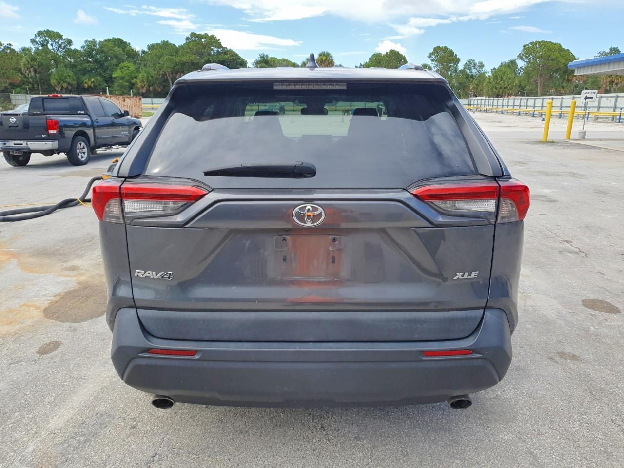 2020 Toyota Rav4 Xle - zdjęcie 6